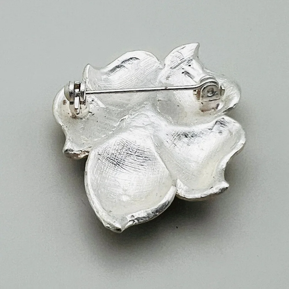 Vintage Cream Floral Brooch Rhinestone Center Textured Petals Flower‎ Pin